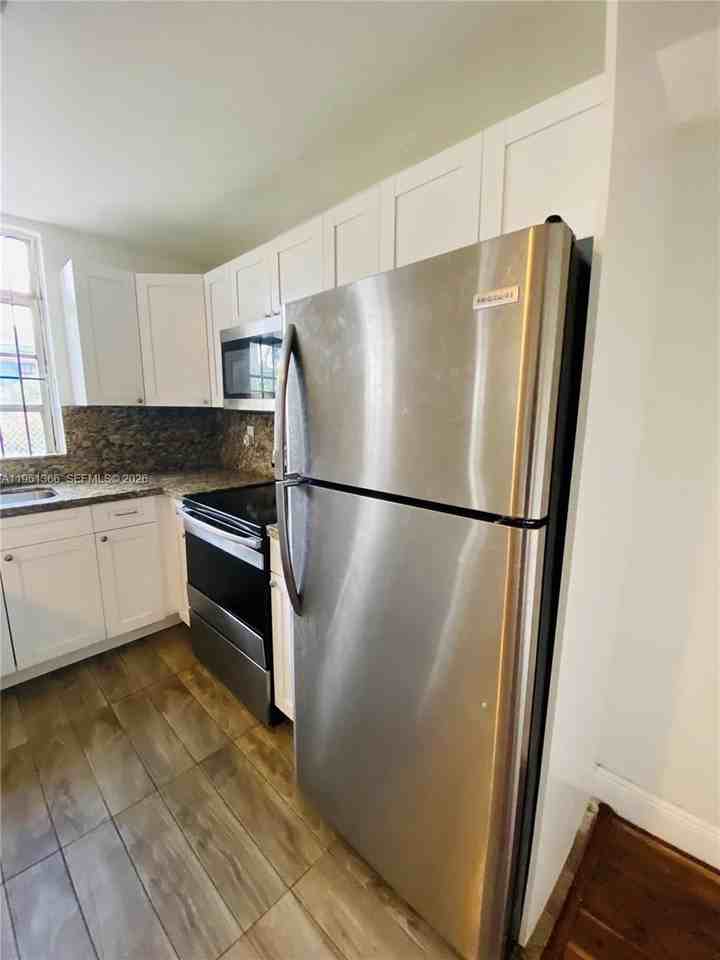 7936 Nw 5th Ave #1 - Photo 4 of 18