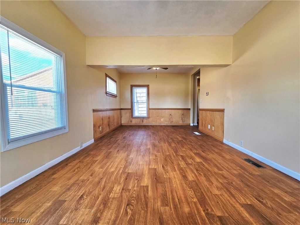 110 Bell Ave - Photo 4 of 17