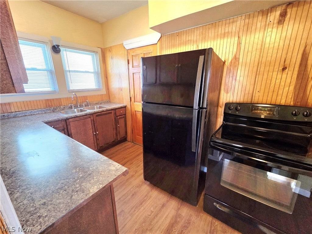 110 Bell Ave - Photo 6 of 17