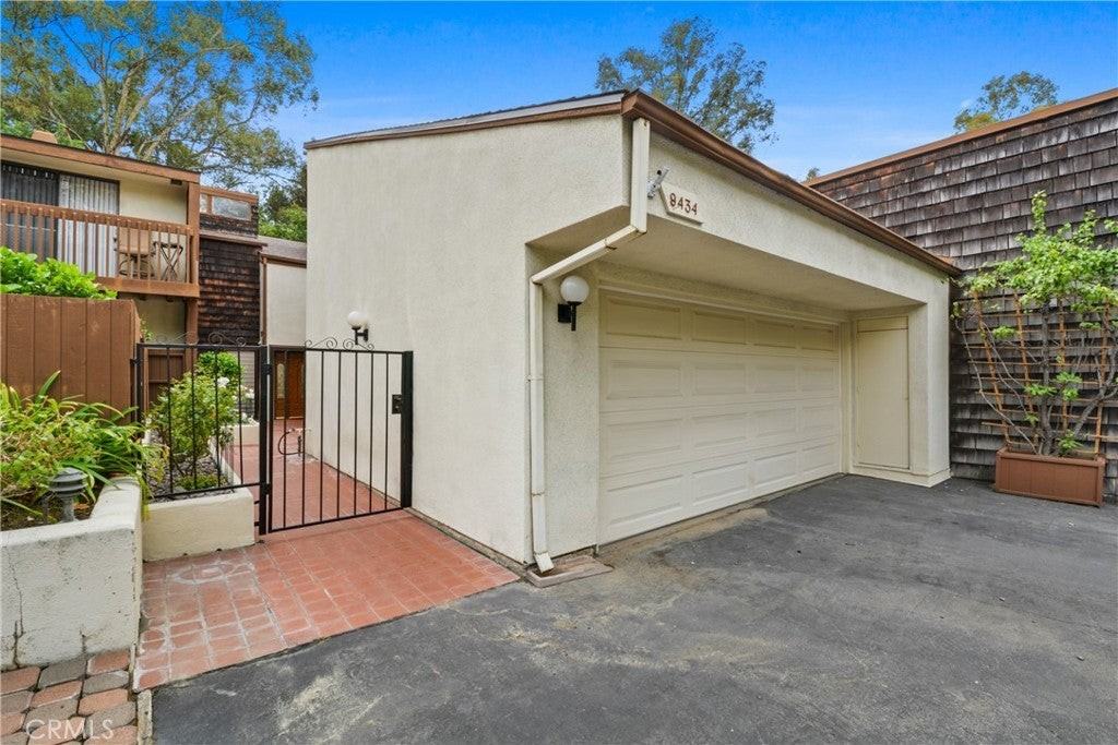 9434 Friendly Woods Ln - Photo 4 of 33