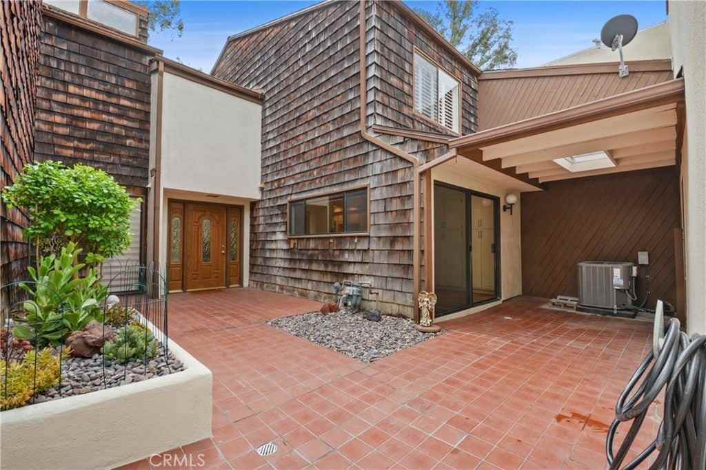 9434 Friendly Woods Ln - Photo 5 of 33