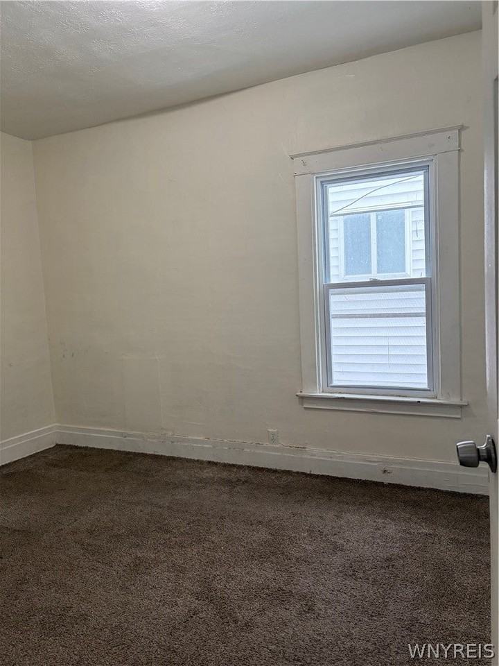 1839 Michigan Ave - Photo 3 of 6