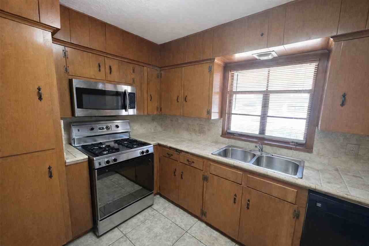 903 Lamonte Ln - Photo 7 of 36