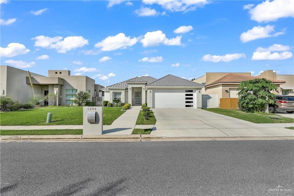 1304 Providence Ave - Photo 2 of 29