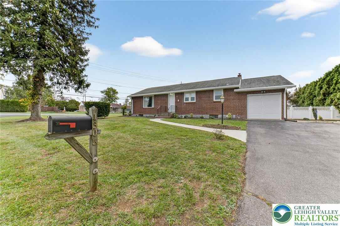 1305 Statten Ave - Photo 2 of 20