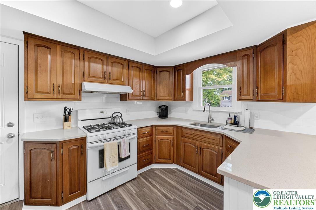 1305 Statten Ave - Photo 6 of 20