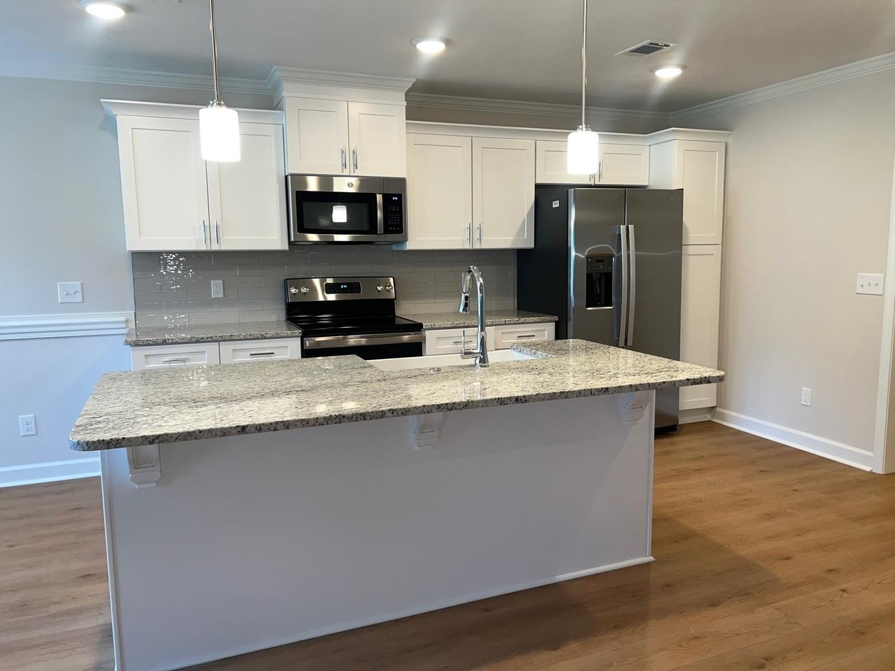 158 Atherstone St - Photo 6 of 32