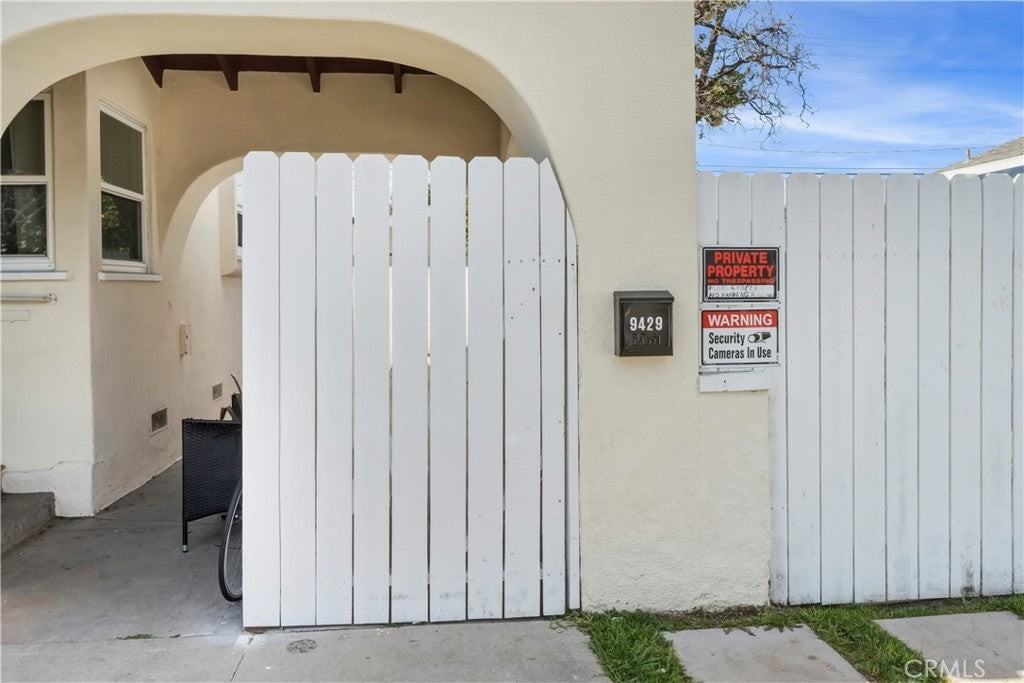 9427 S 2nd Ave - Photo 2 of 47