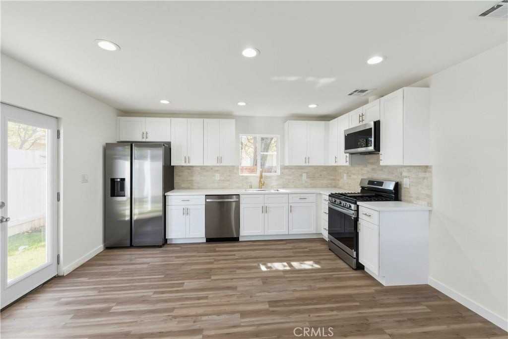 9427 S 2nd Ave - Photo 4 of 47