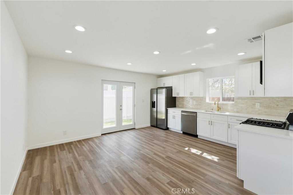 9427 S 2nd Ave - Photo 7 of 47