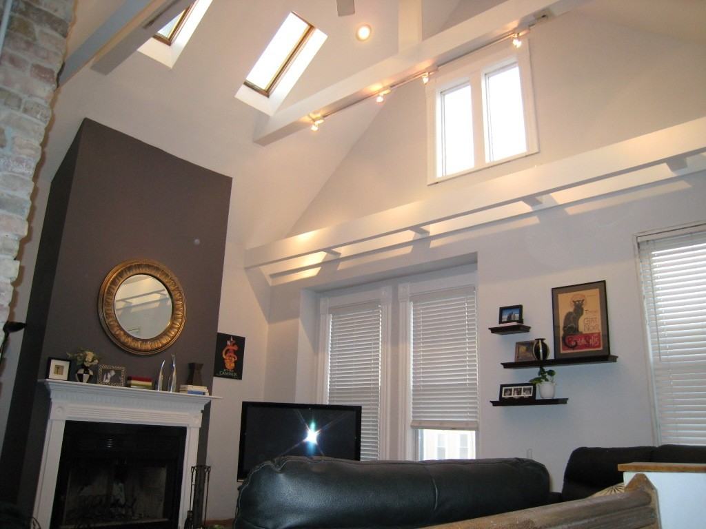 1141 W Addison St #2 - Photo 3 of 10