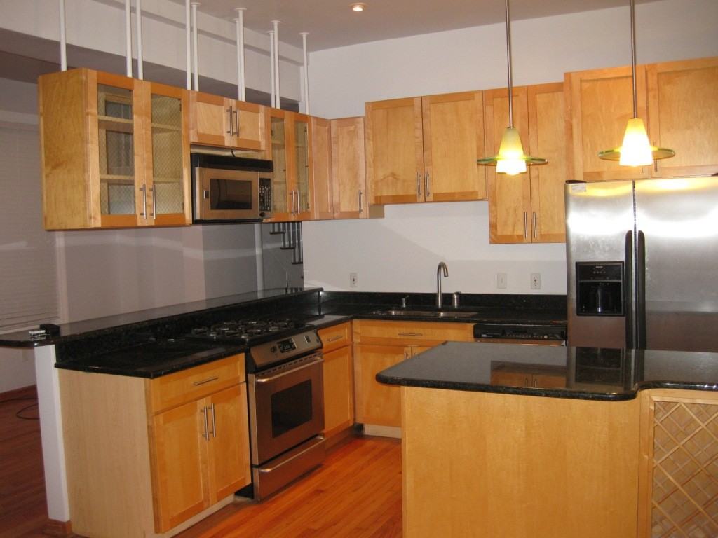 1141 W Addison St #2 - Photo 4 of 10