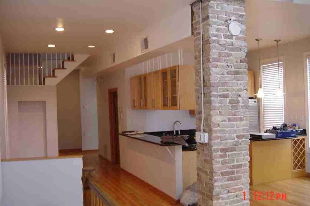 1141 W Addison St #2 - Photo 5 of 10