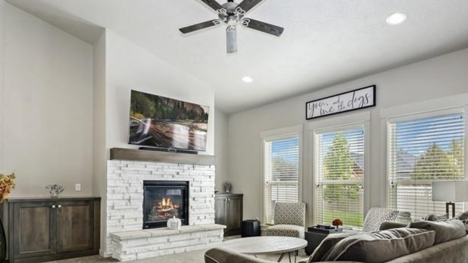 3431 W Lesina St - Photo 5 of 11