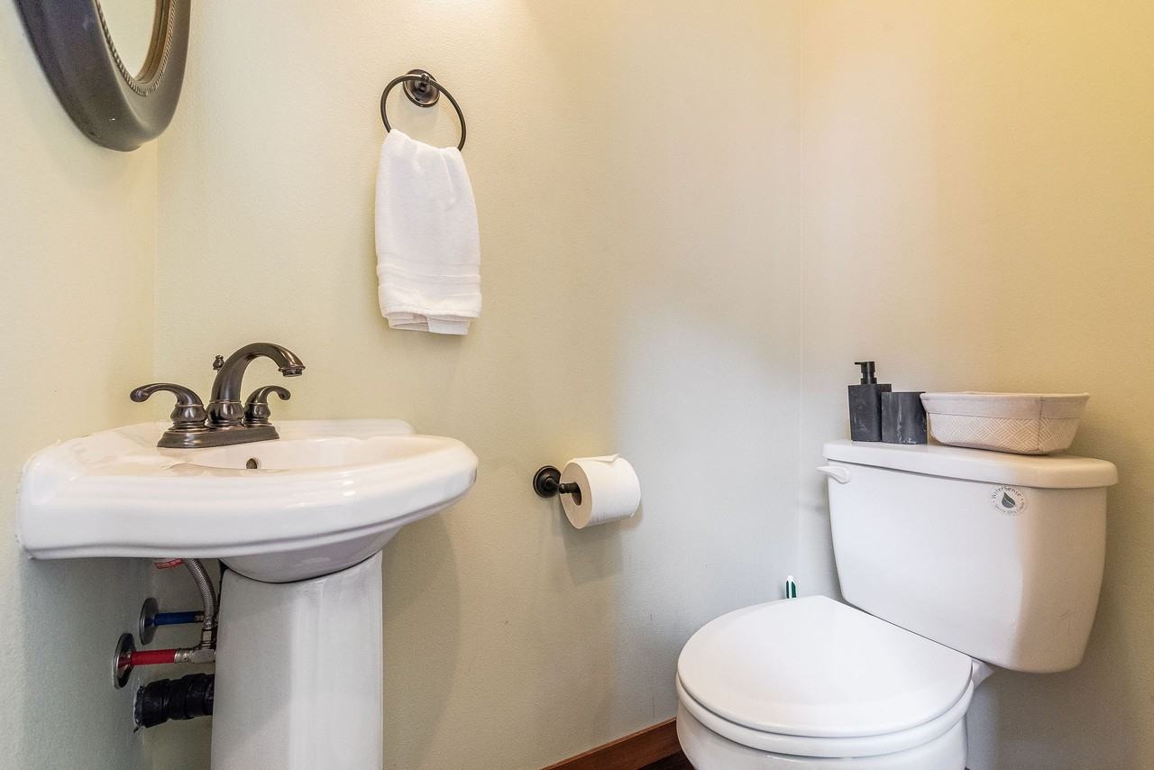 624 S 23rd St #LSTH - Photo 3 of 9