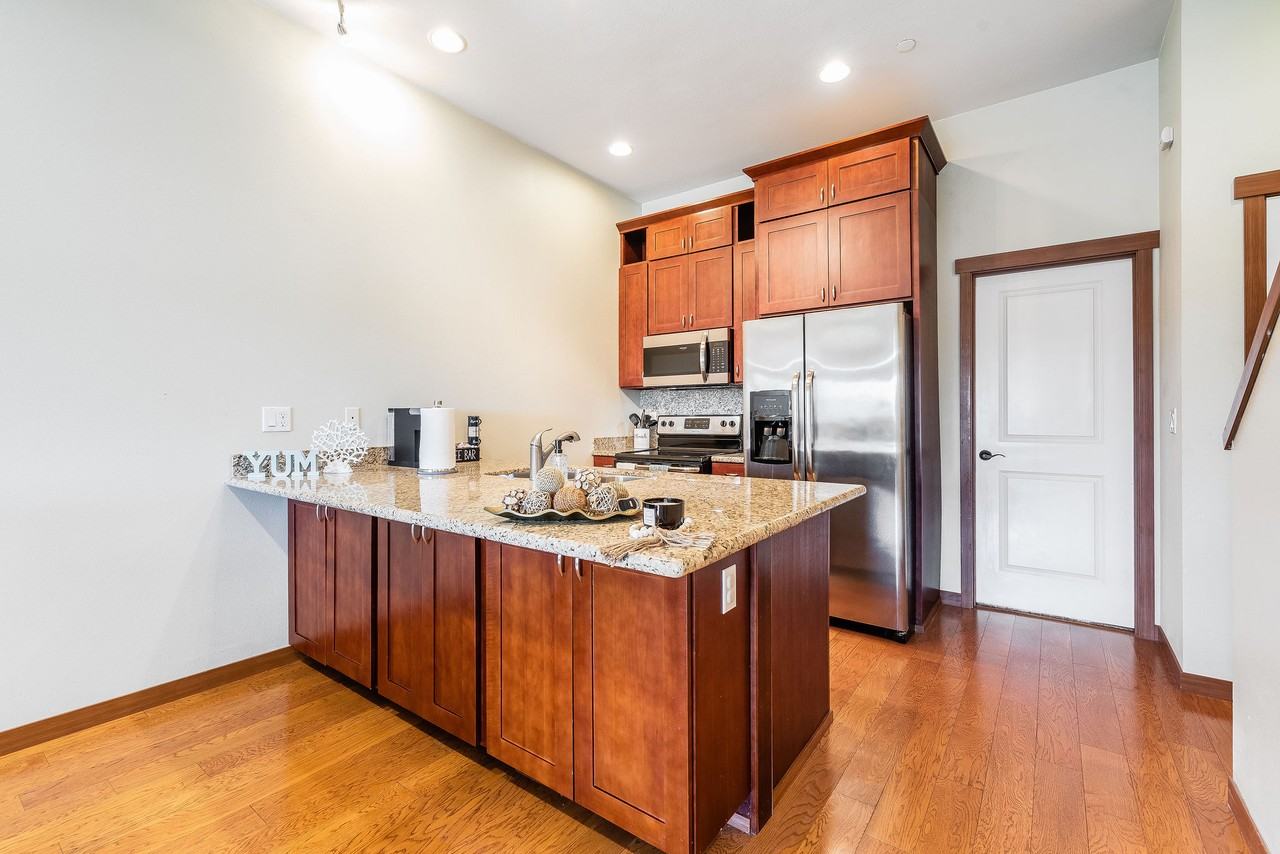 624 S 23rd St #LSTH - Photo 5 of 9