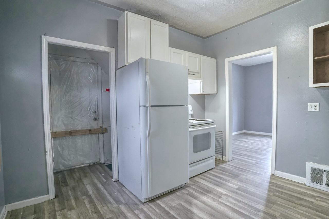 1328 Linden Ave - Photo 7 of 17