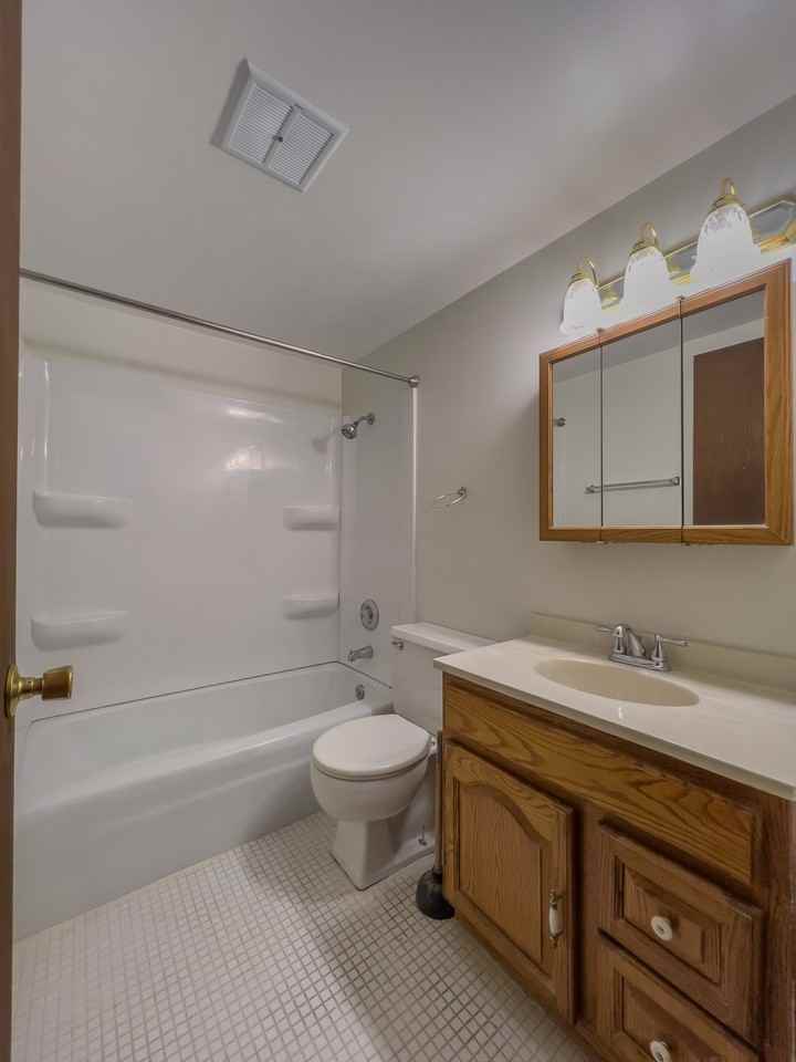 810 W Jackson St - Photo 2 of 15