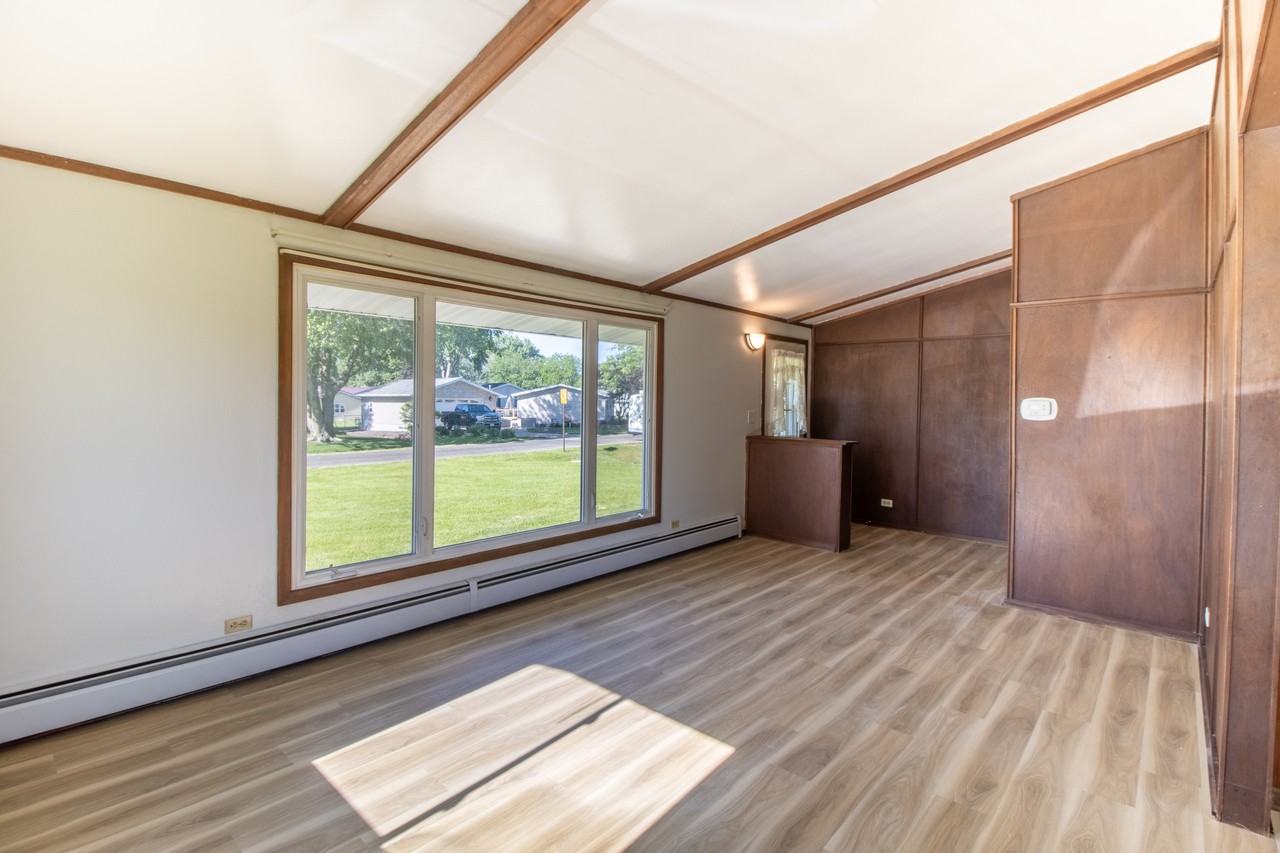 810 W Jackson St - Photo 4 of 15