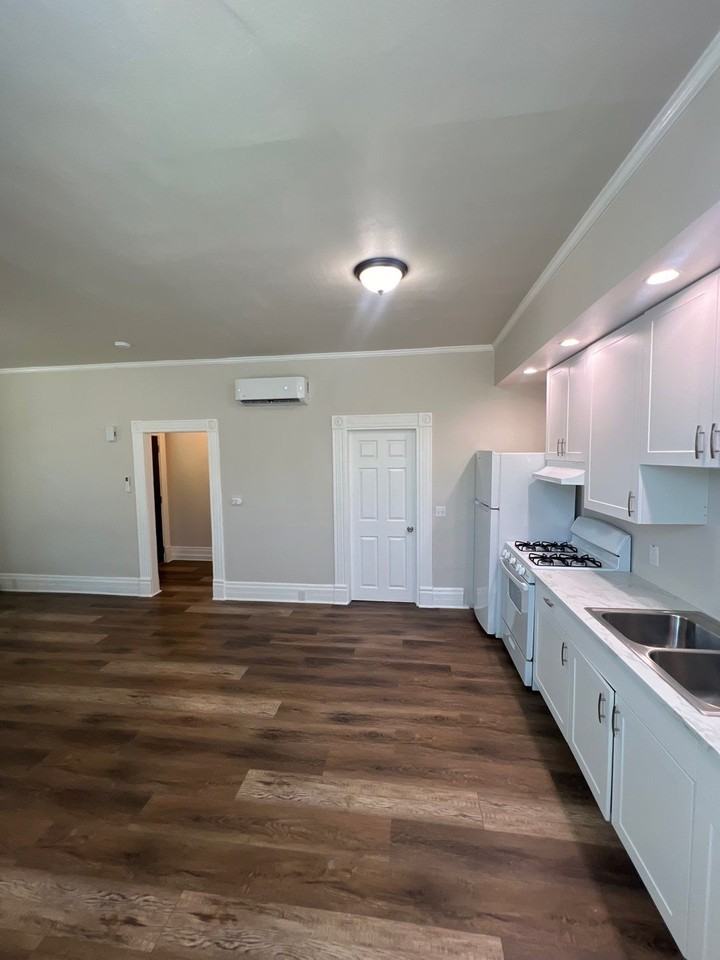 225 E E St #A - Photo 4 of 10