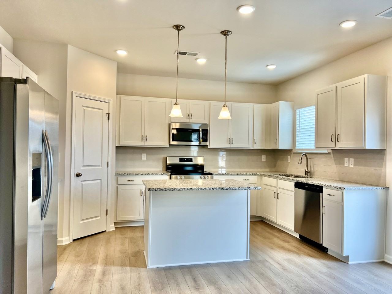 1906 Gibb Xing - Photo 5 of 36