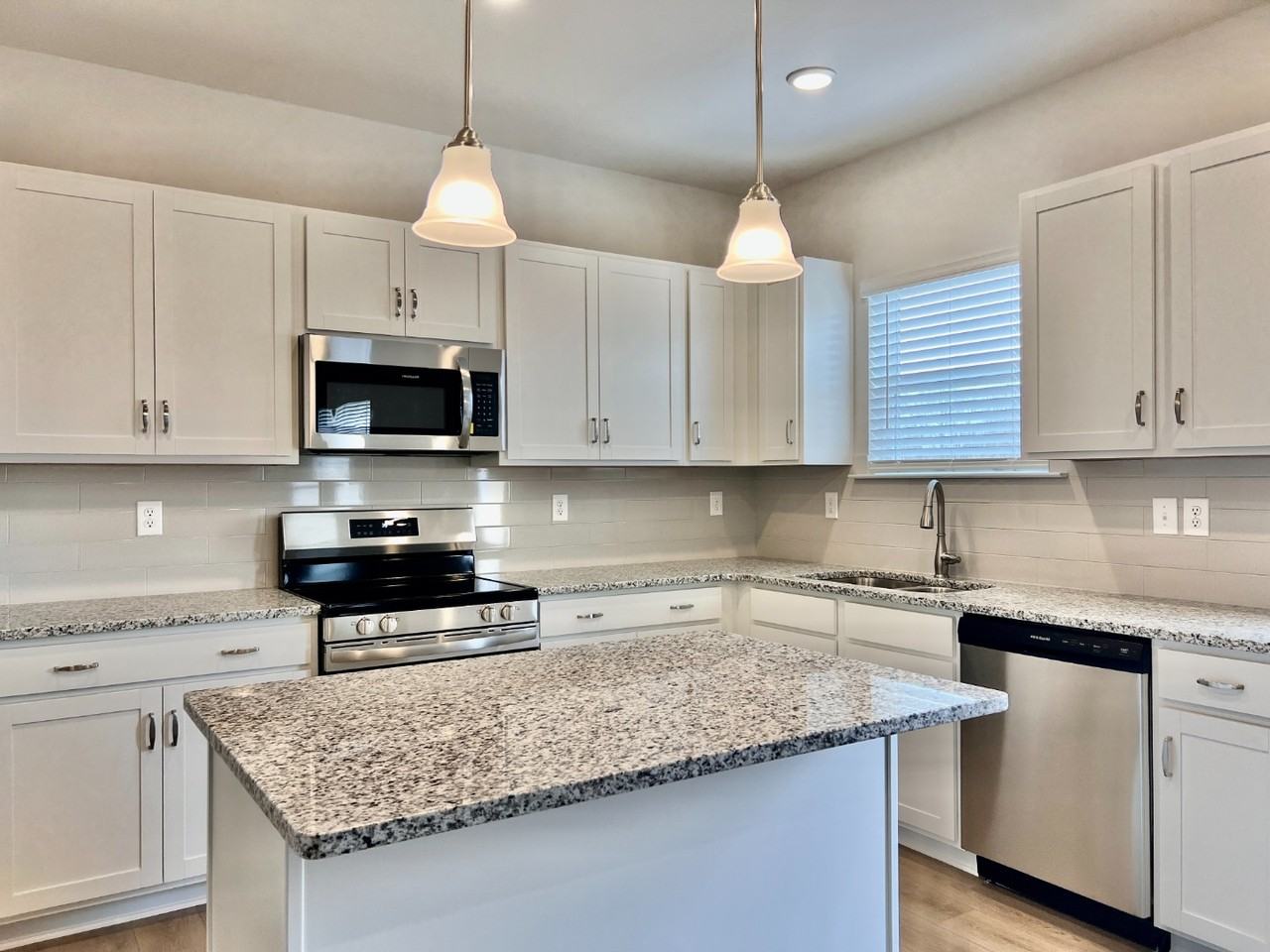 1906 Gibb Xing - Photo 6 of 36