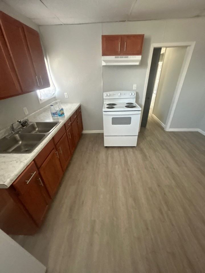 413 S Jackson St #1 - Photo 2 of 4