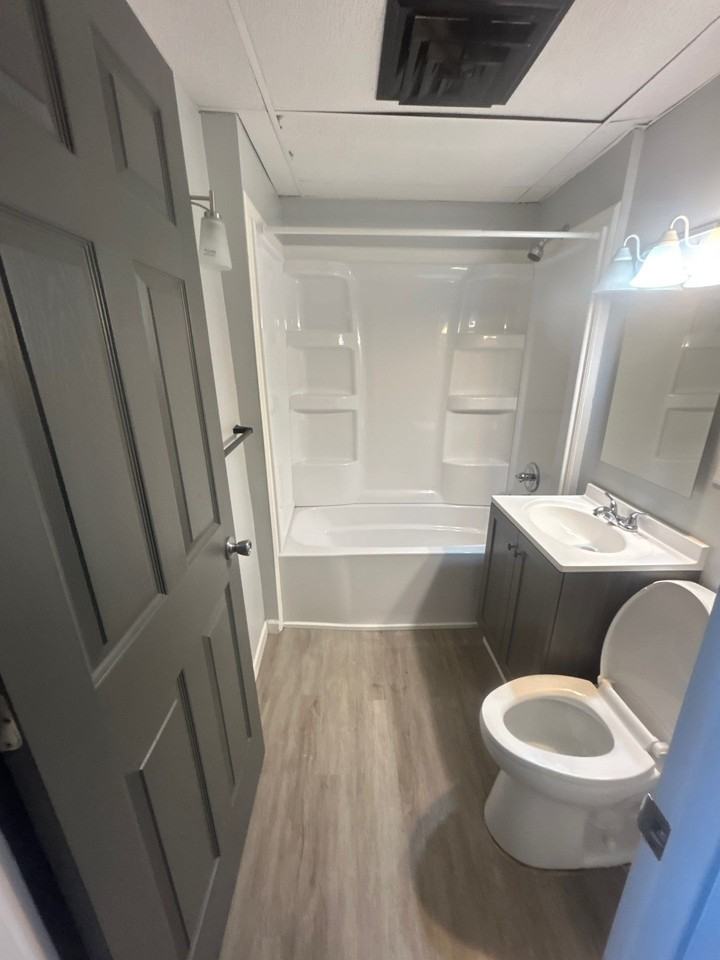 413 S Jackson St #1 - Photo 4 of 4