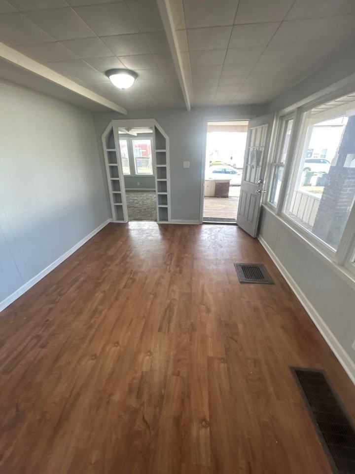 418 S Jackson St #1 - Photo 2 of 12