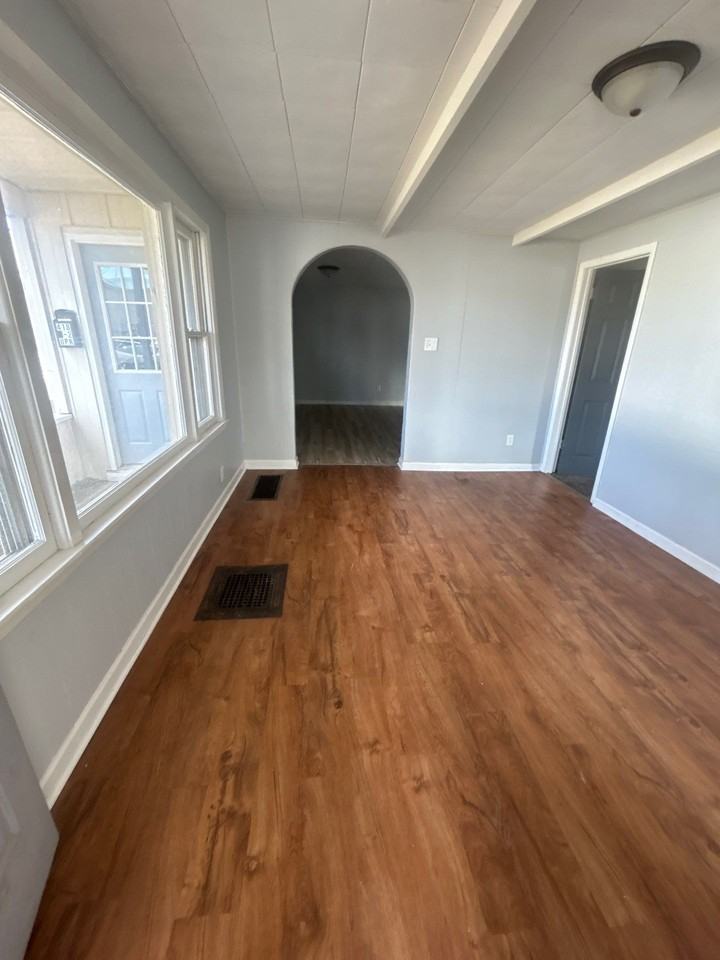 418 S Jackson St #1 - Photo 3 of 12