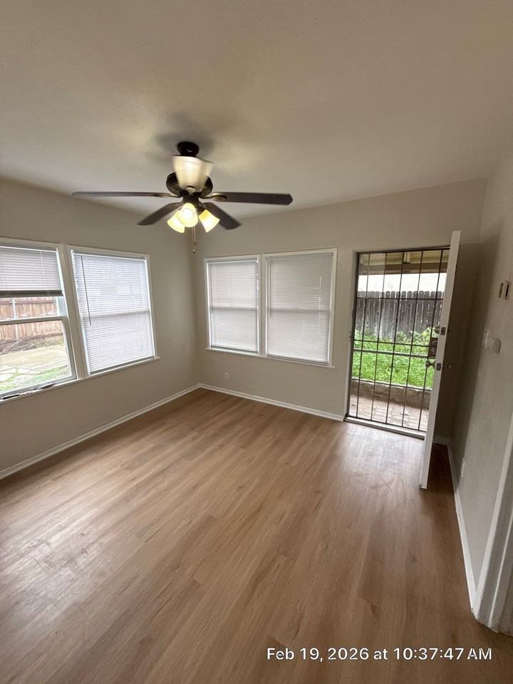 946 E Nocta St #948 - Photo 3 of 8