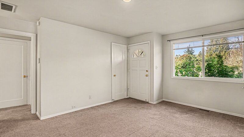 316 32nd Ave E - Photo 4 of 18