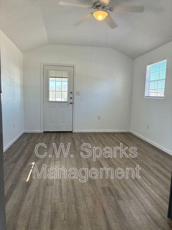 304 Carson Cir - Photo 2 of 2