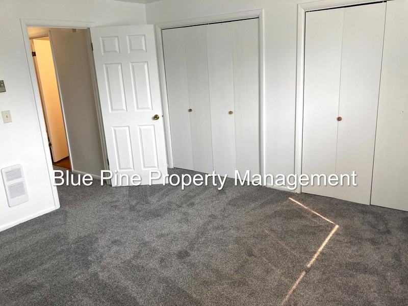 335 E 15th St #4 - Photo 2 of 15