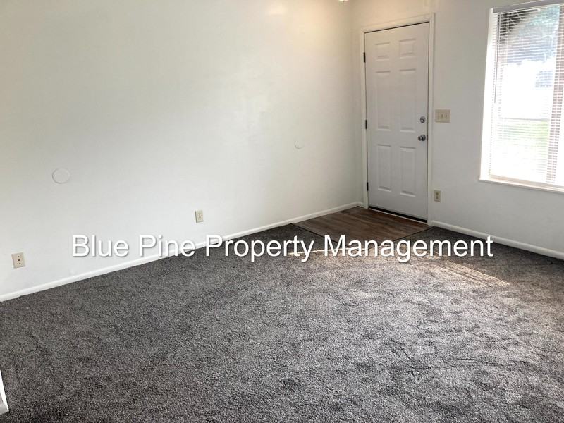 335 E 15th St #4 - Photo 3 of 15