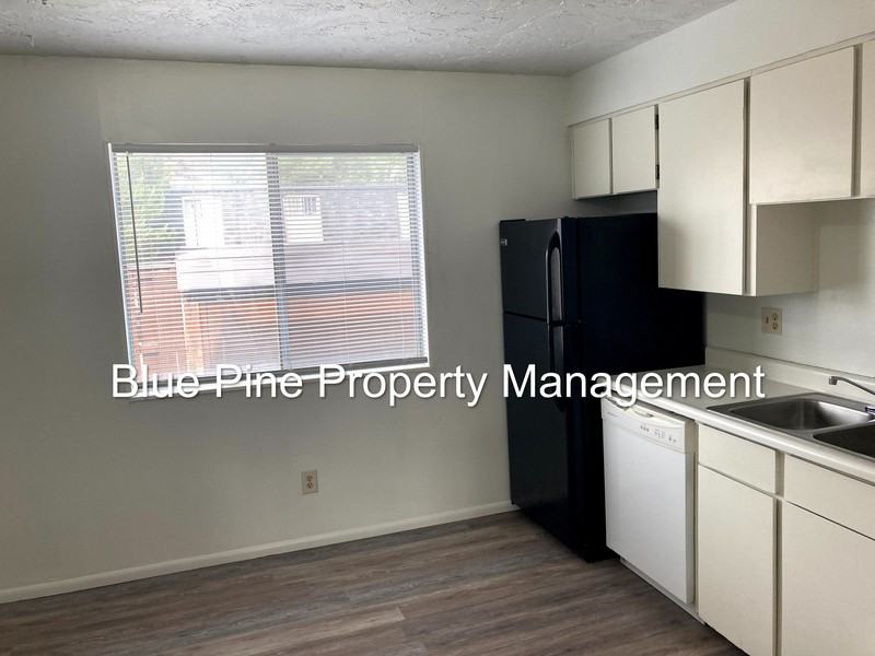 335 E 15th St #4 - Photo 6 of 15