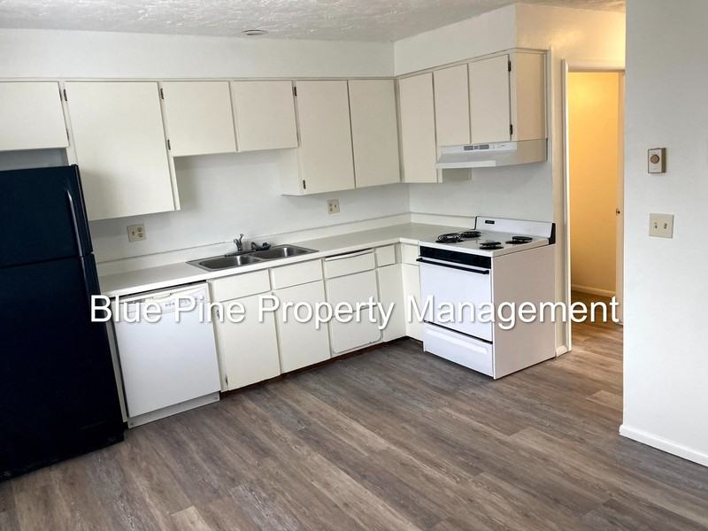 335 E 15th St #4 - Photo 7 of 15