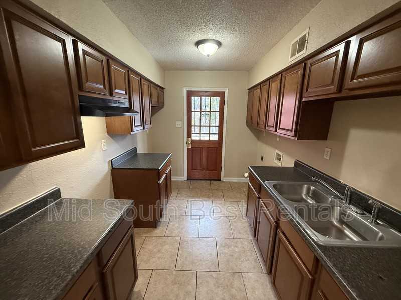 1138 Semmes St - Photo 4 of 12