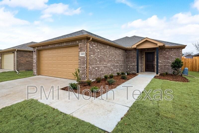 1411 Warringwood Dr - Photo 5 of 26