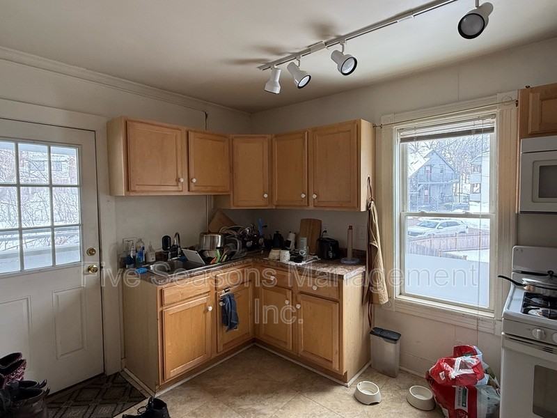 384 Saint Paul St - Photo 6 of 26