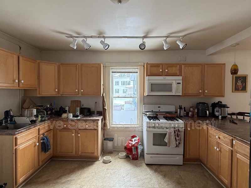 384 Saint Paul St - Photo 7 of 26