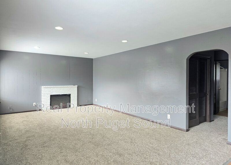 4105 172nd St Ne - Photo 4 of 20