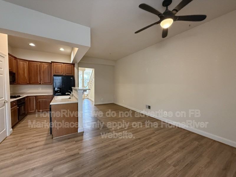 917 Bernard St - Photo 5 of 18