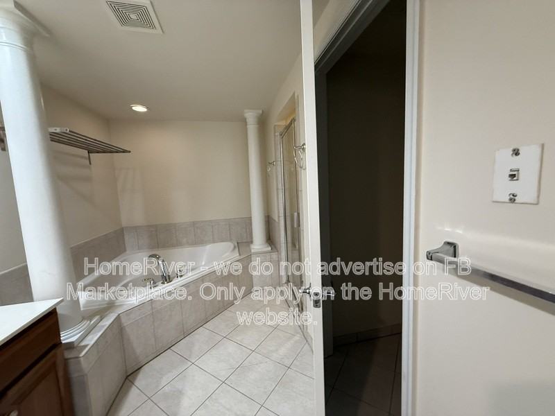 917 Bernard St - Photo 7 of 18