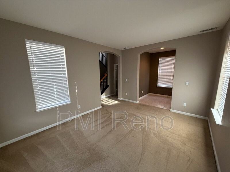 9070 Jack Hammer Ct - Photo 3 of 38