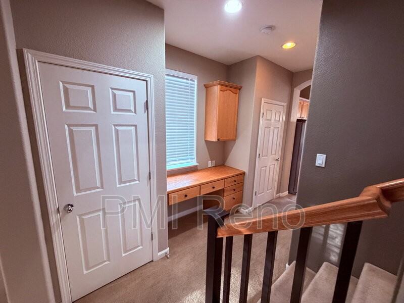 9070 Jack Hammer Ct - Photo 4 of 38