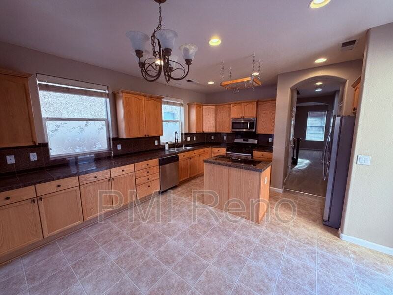 9070 Jack Hammer Ct - Photo 6 of 38