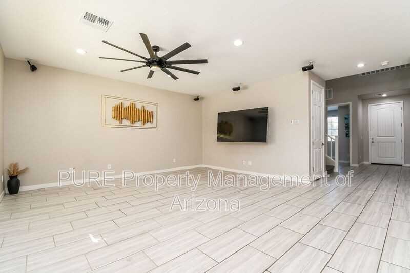 513 E Yellowstone Pl - Photo 3 of 24