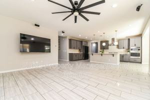 featured image of 513 E Yellowstone Pl