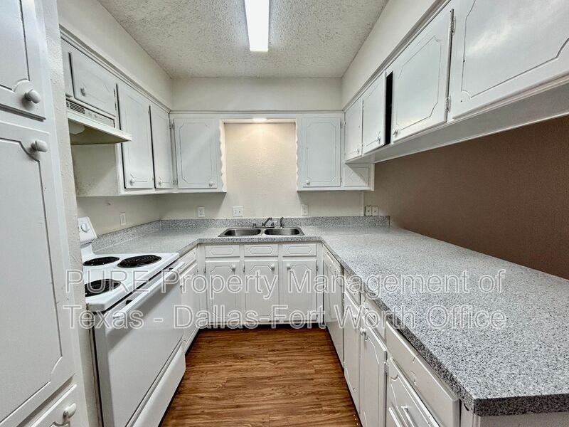 409 Cousins Ln - Photo 7 of 18